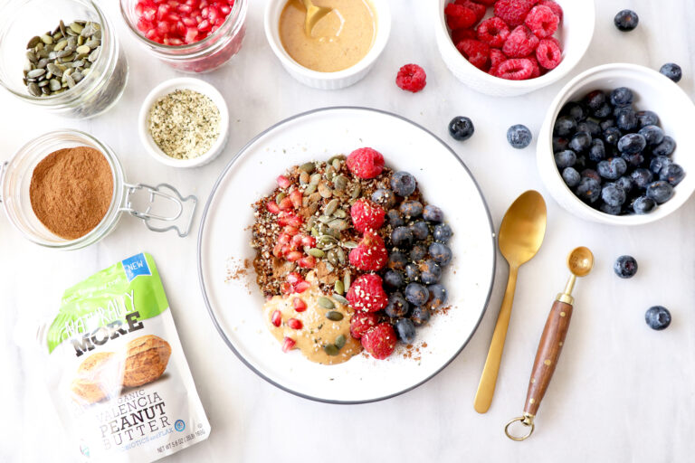 BERRY QUINOA BREAKFAST BOWL