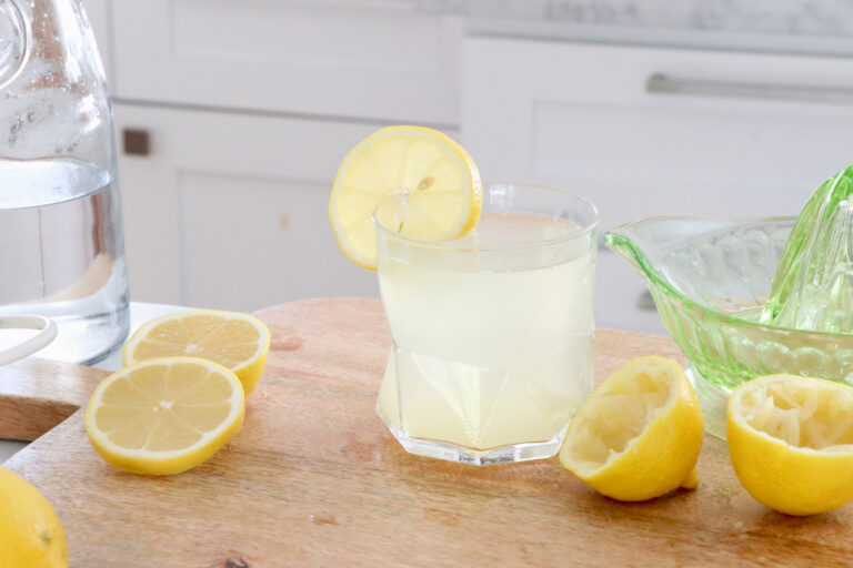 10 BENEFITS OF LEMON WATER